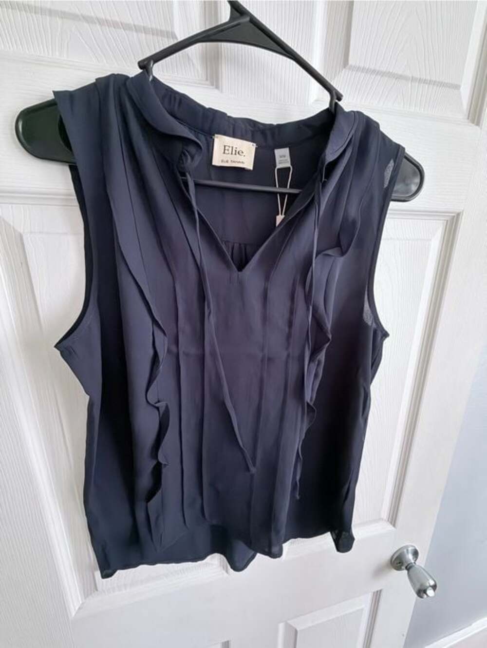 NWT Elie Tahari Navy lightweight Ruffle Sleeveless Blouse Coquette size M